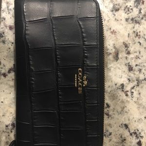 FLASH SALE: Coach zip around wallet